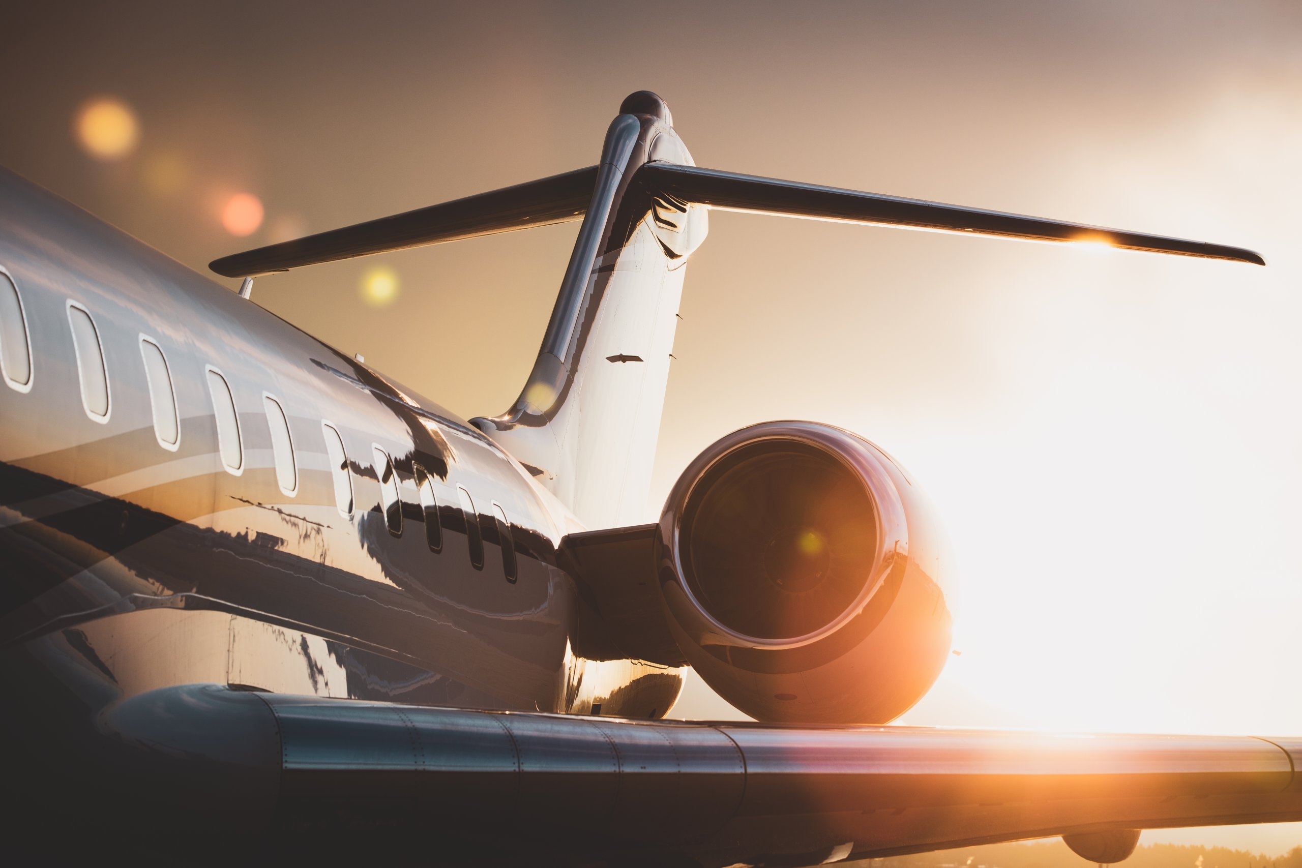 commercial flight vs private flight